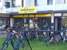 Außenansicht mit Fahrrädern © Stadt Göttingen
